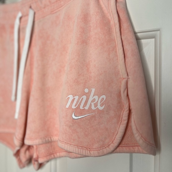 Nike Women's Pink Super Breathable Shorts M Pink - Picture 7 of 13